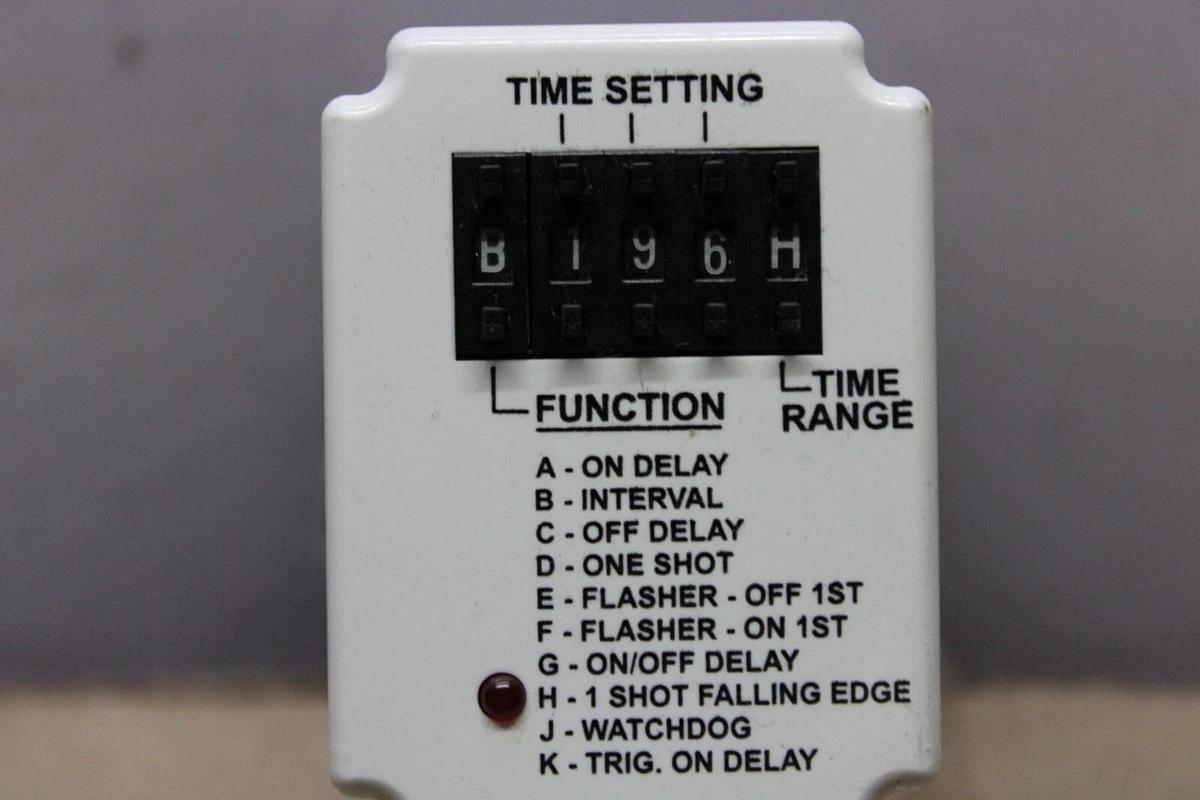 Used DAYTON ADJUSTABLE TIME DELAY RELAY 6A855A 0.05 SEC TO 999 HOUR 120 VAC 10 AMP