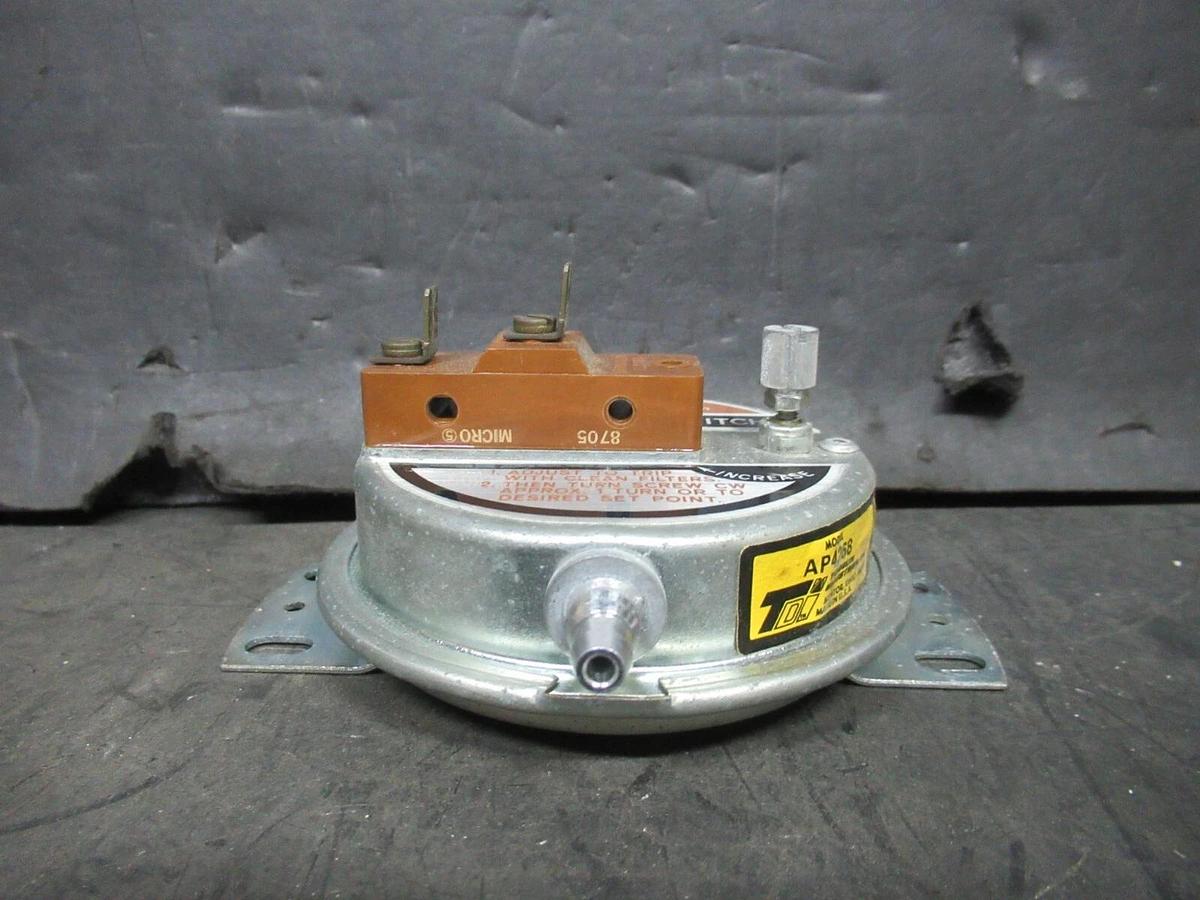 Used LIEBERT FILTER CLOG SWITCH AP4268 277 VAC 300 VA 1/2 PSI AIR PRESSURE ONLY