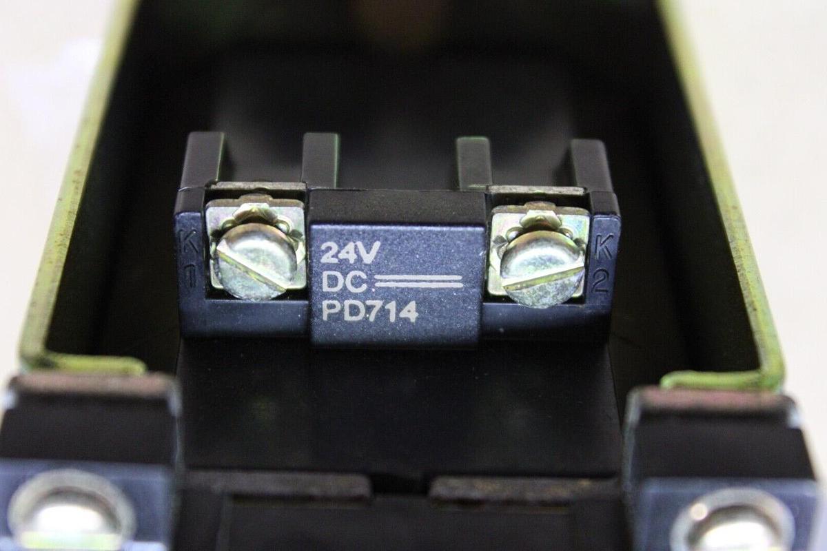 Used ALLEN BRADLEY DC RELAY 700DC-P400Z24 600 VAC 60 AMP **WARRANTY**