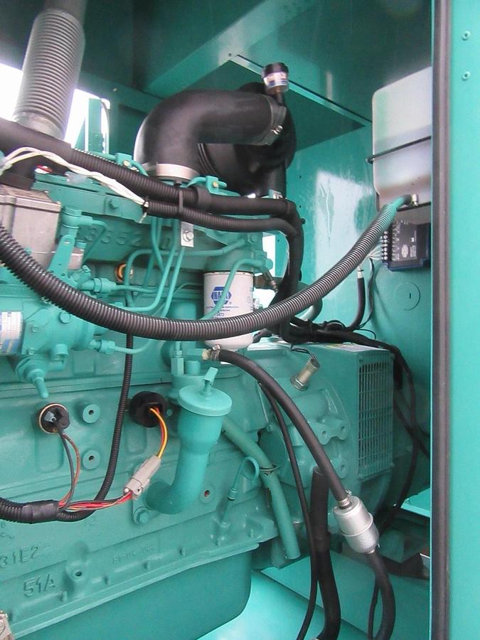 Used 40 KW DIESEL GENERATOR CUMMINS 120/240V B3.9-G2 RECONNECTABLE VIDEO ENCLOSED
