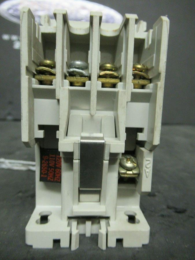 Used EATON CONTACTOR D15CR31 SER. A1 600 VAC COIL: 110/120V **WARRANTY INCLUDED**