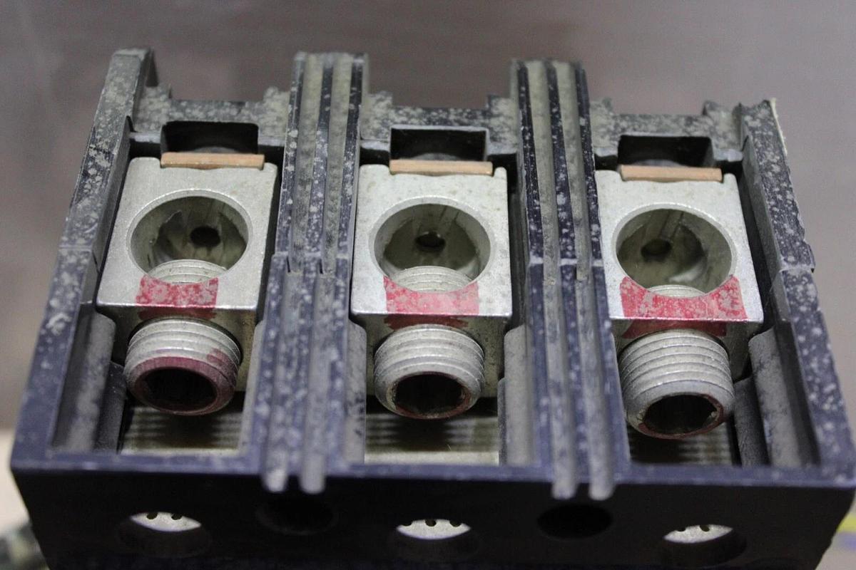 Used SQUARE D CIRCUIT BREAKER KAL361251380 125 AMP 600V 3-POLE W/ AUXILIARY & SHUNT