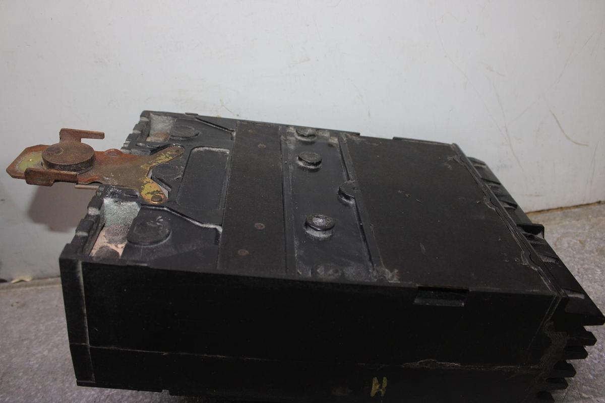 Used SQUARE D I-LINE CIRCUIT BREAKER IL34300 300 AMP 480 VAC 3-POLE