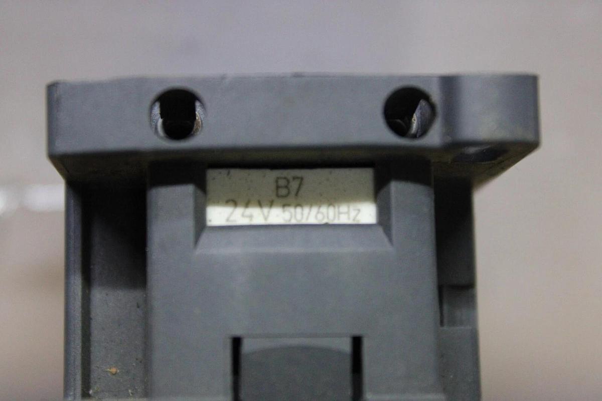 Used SCHNEIDER CONTACTOR LC1D12 25 AMP 600 VAC 3-POLE 3-PHASE 7.5 KW COIL: 24V