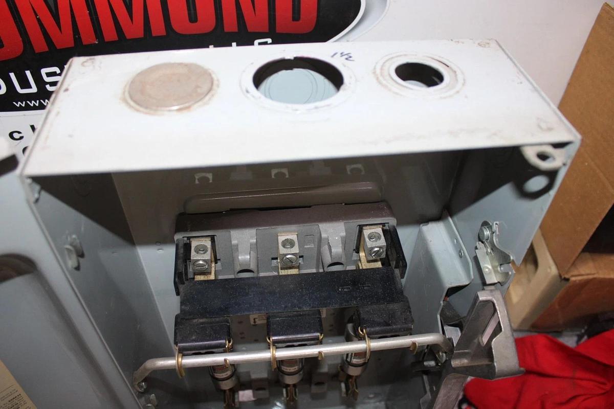 Used ITE ENCLOSED DISCONNECT SWITCH F353 100 AMP 600 VAC TYPE 1 ENCLOSURE HEAVY DUTY