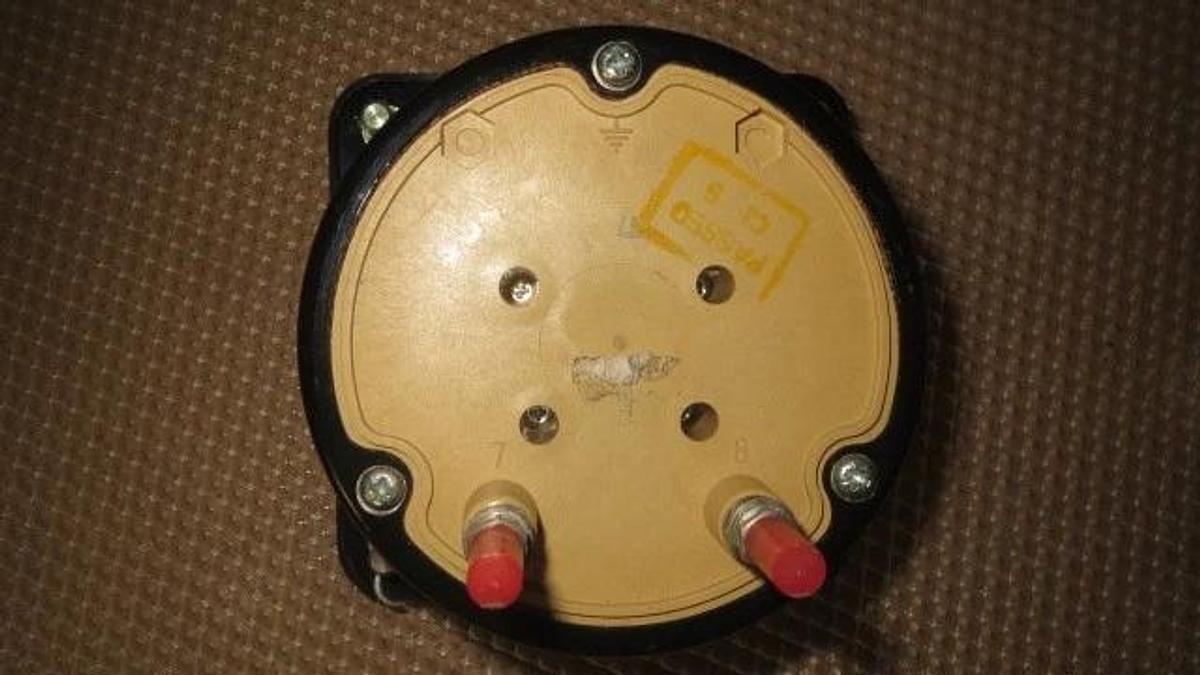 Used CROMPTON AC VOLT METER WITH 250V RANGE AND 600V SCALE MODEL 05GARSSJ