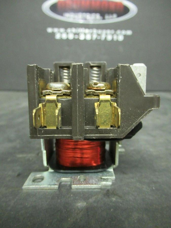 HONEYWELL CONTACTOR R8243 B 1013 30 AMP 48 AMP/RES 277 VAC 60 HP COIL: 24 V