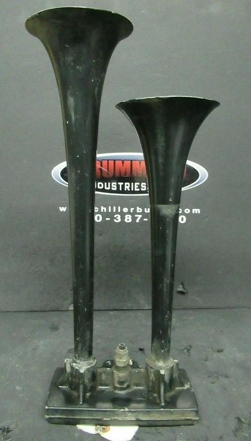 Used MIDLAND-ROSS CORPORATION SINGLE-HOUSING MULTI-TRUMPET AIR HORN PAT.#: 4,050,405
