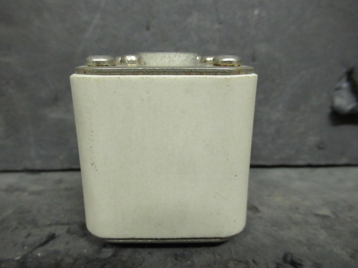 Used (1) EATON BUSSMANN 170M3415 200 AMP 700 VAC 660 V IEC FUSE 1*B/50 WARRANTY