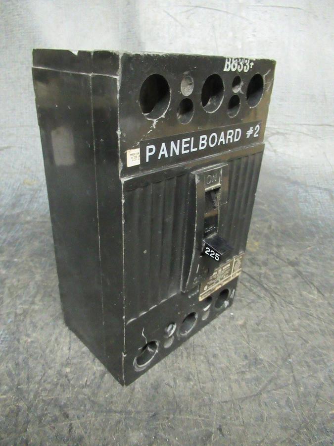 Used 225 AMP GENERAL ELECTRIC TQD32225 240 VAC 3 POLE CIRCUIT BREAKER GE 3 PHASE