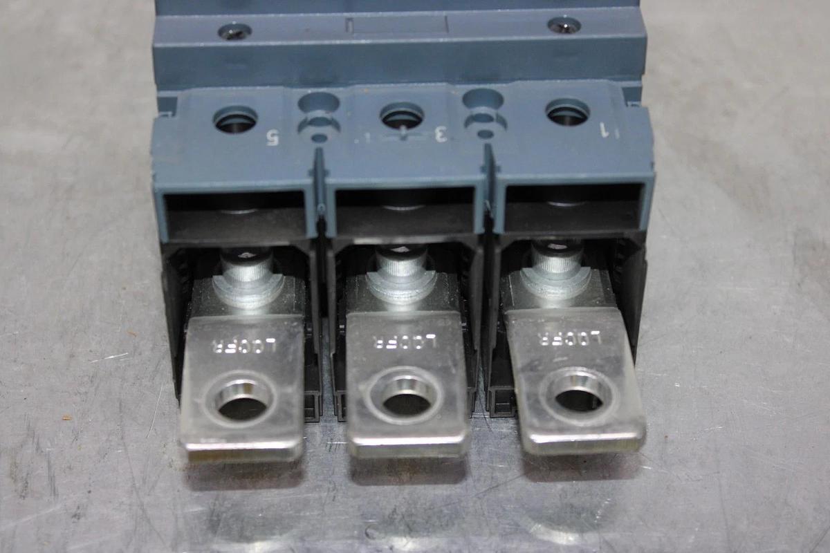 Used SIEMENS HACR CIRCUIT BREAKER 3VA5220-6EC31 200 AMP 600 VOLT 3-POLE 250H