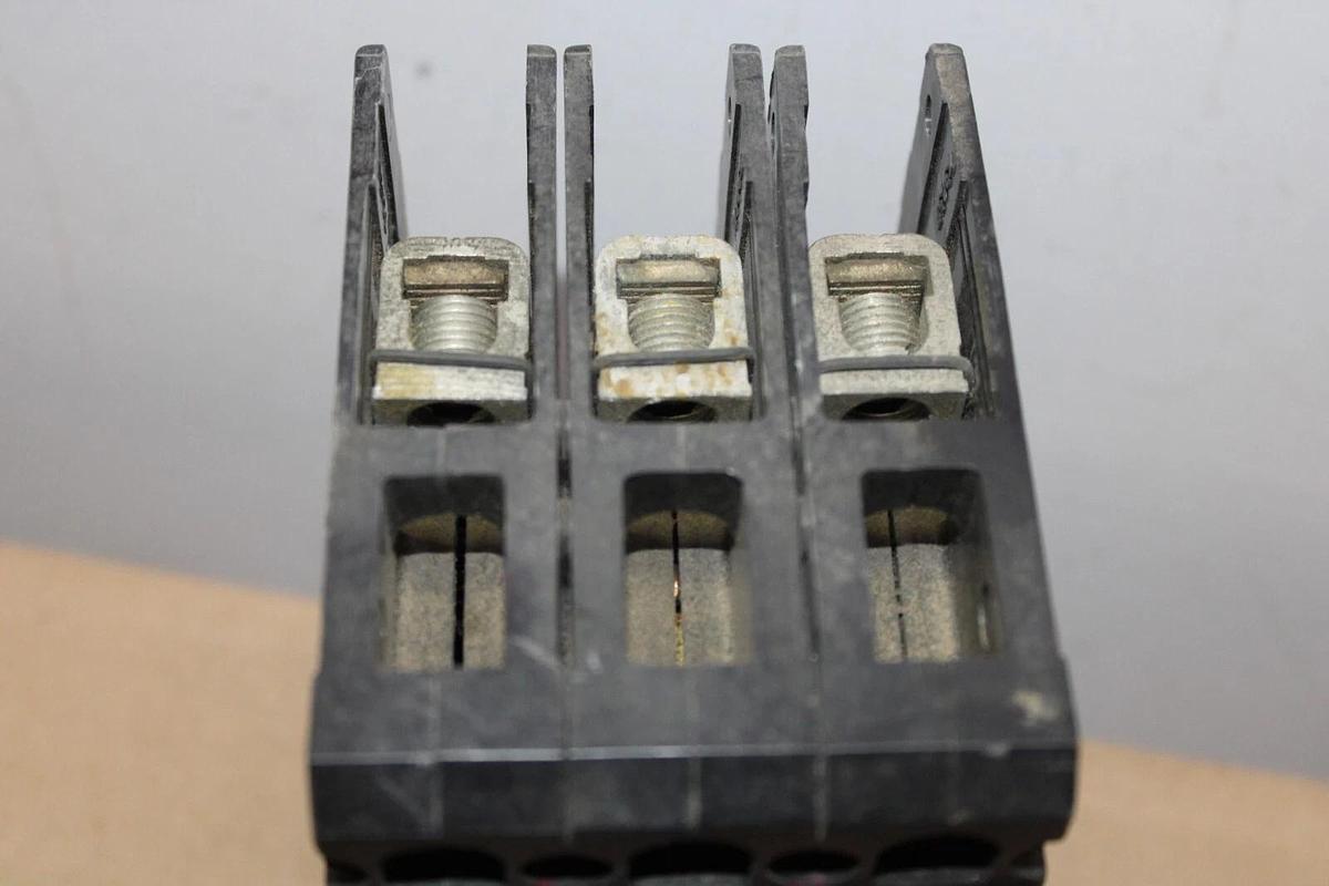 Used SIEMENS ED6 CIRCUIT BREAKER ED63B070 70 AMP 600 VAC 3-POLE **WARRANTY INCLUDED**