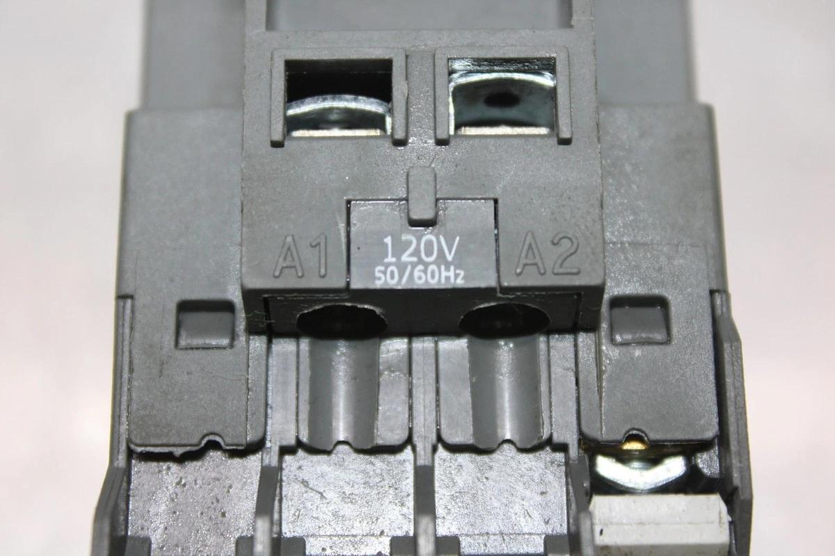 Used LS METASOL CONTACTOR MC-22B 600 VAC 40 AMP 3-POLE 20 HP COIL: 120 V