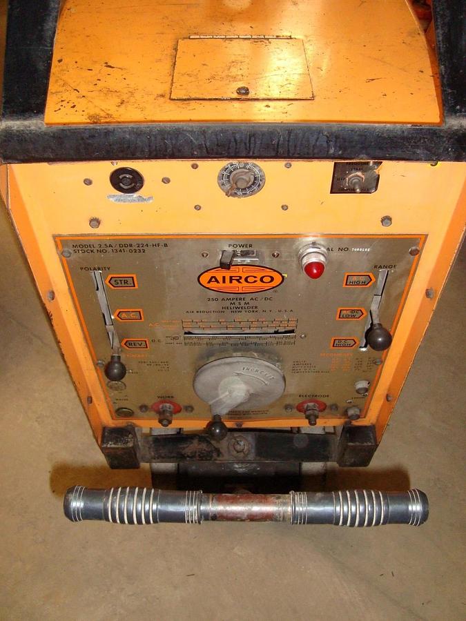 Used AIRCO 250 AMP TIG WELDER HELIWELDER MODEL 2.5A DDR-224-HF-B W/ WHEELS 1341-0232
