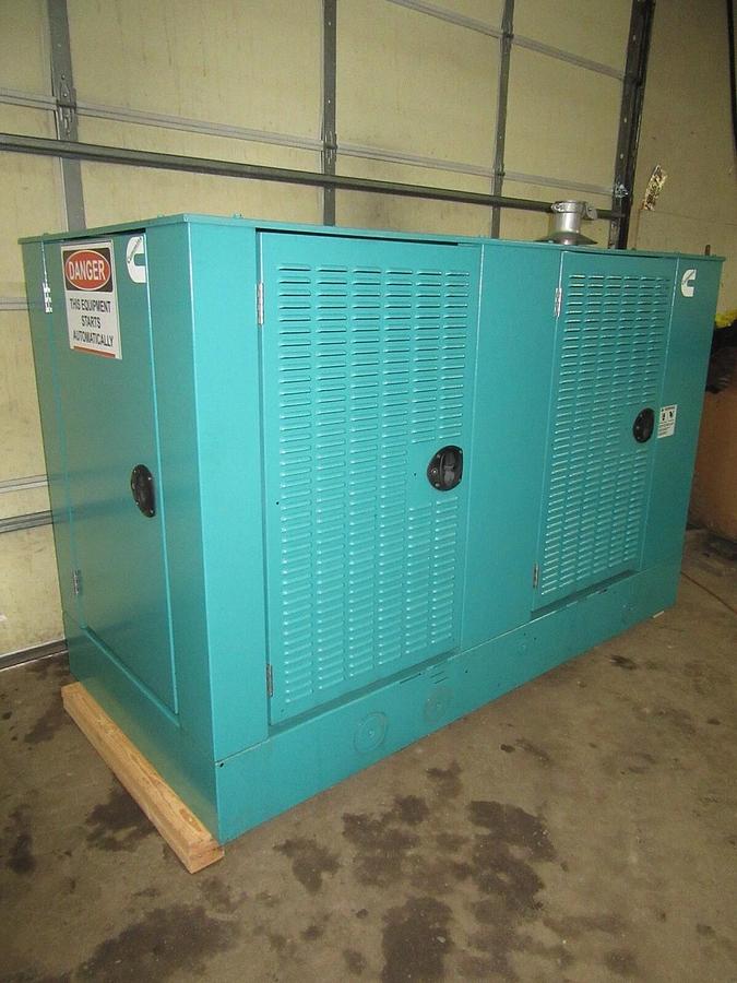 Used 35 KW GENERATOR NAT GAS LP CUMMINS ONAN 120/240 VOLT 1 PH RE-CONNECTABLE 405 HRS