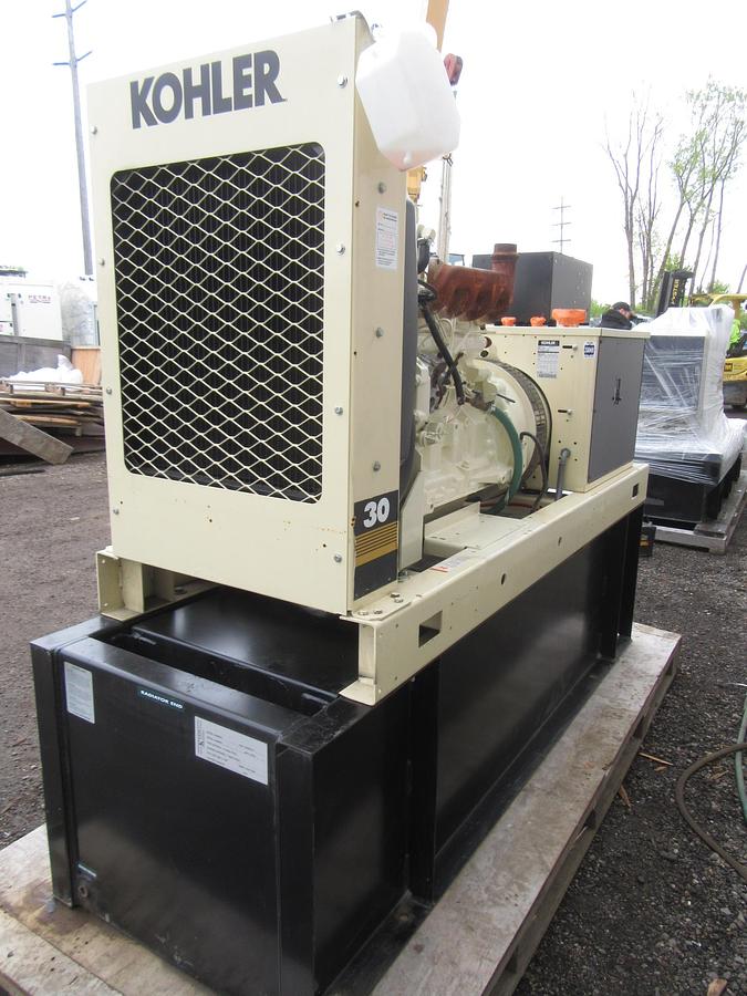 Used 30KW DIESEL GENERATOR  KOHLER 120/240 V JOHN DEERE  12-LEAD RECONNECTABLE 33 KW