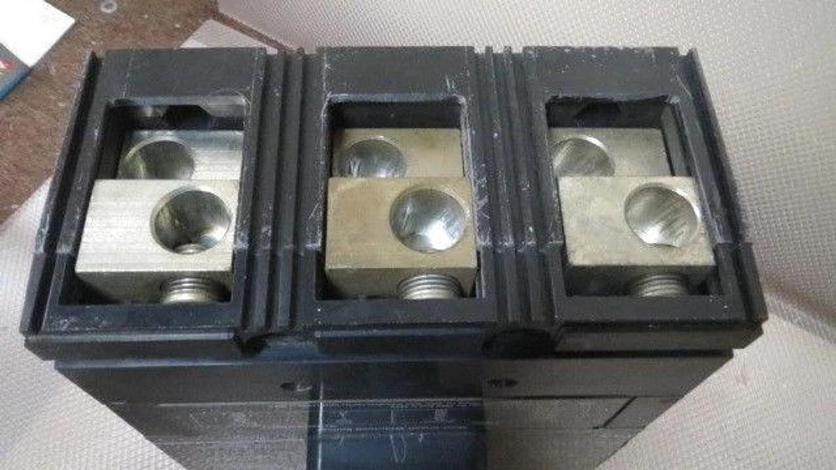 Used CUTLER HAMMER MOLDED CASE MS36080YA 800 AMP 600 VAC 3 POLE MS-Y