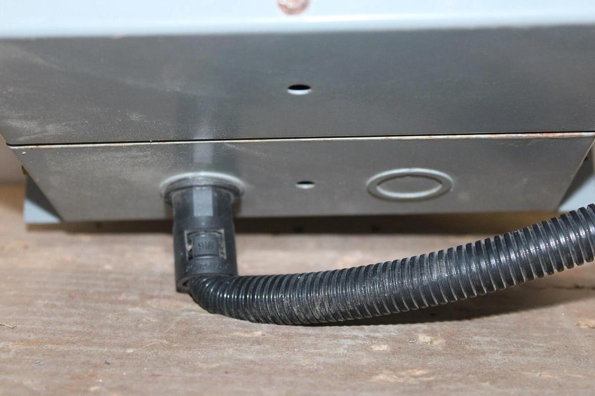 Used SQUARE D SINGLE PHASE TRANSFORMER 2S67F 2 KVA PRI: 480C SEC: 240V 3R ENCLOSURE