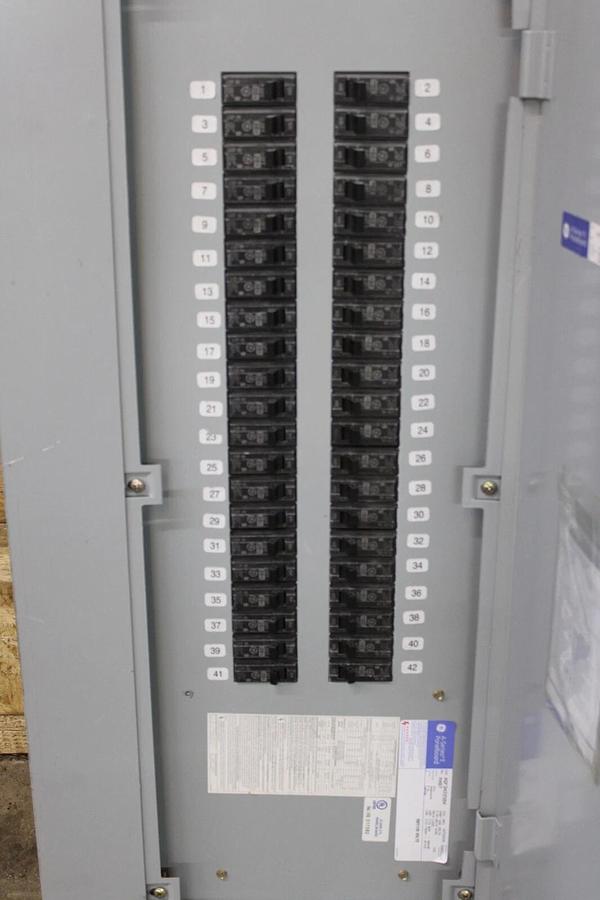 Used GENERAL ELECTRIC SERVICE PANELBOARD AB43B 225 AMP 208Y/120V 3-PHASE NEMA 1