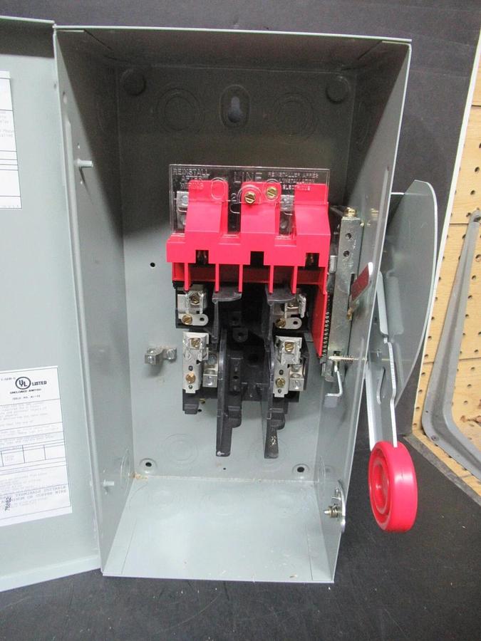 Used EATON HEAVY DUTY SAFETY DISCONNECT DH221FGK 240 VAC 30 AMP 7.5 HP 2-POLE