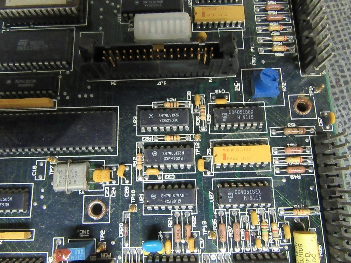 Used CARRIER INPUT / OUTPUT CONTROL BOARD HK35EZ001 HT204504-3A **WARRANTY INCLUDED**