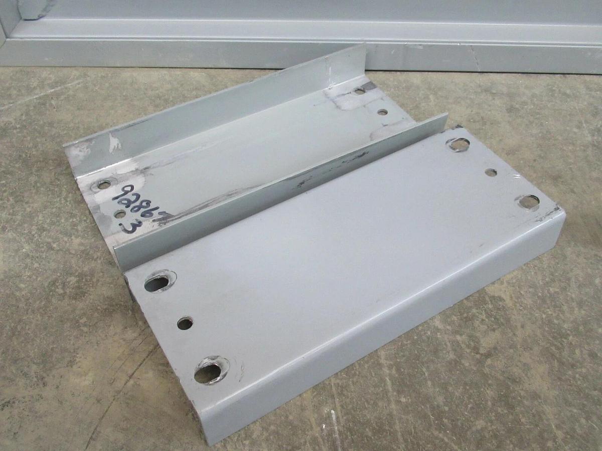 Used 3000 AMP GE SPECTRA SERIES FLATWISE OFFSET BUSWAY 02692867 600 V 3 PH 3 W W/ G