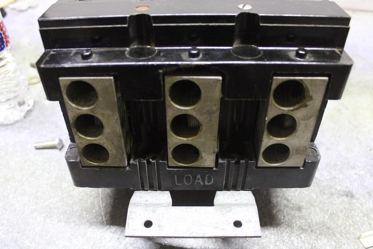 Used CUTLER HAMMER CIRCUIT BREAKER LDC3600F 600 AMP 600 VAC 3-POLE LDC-100K