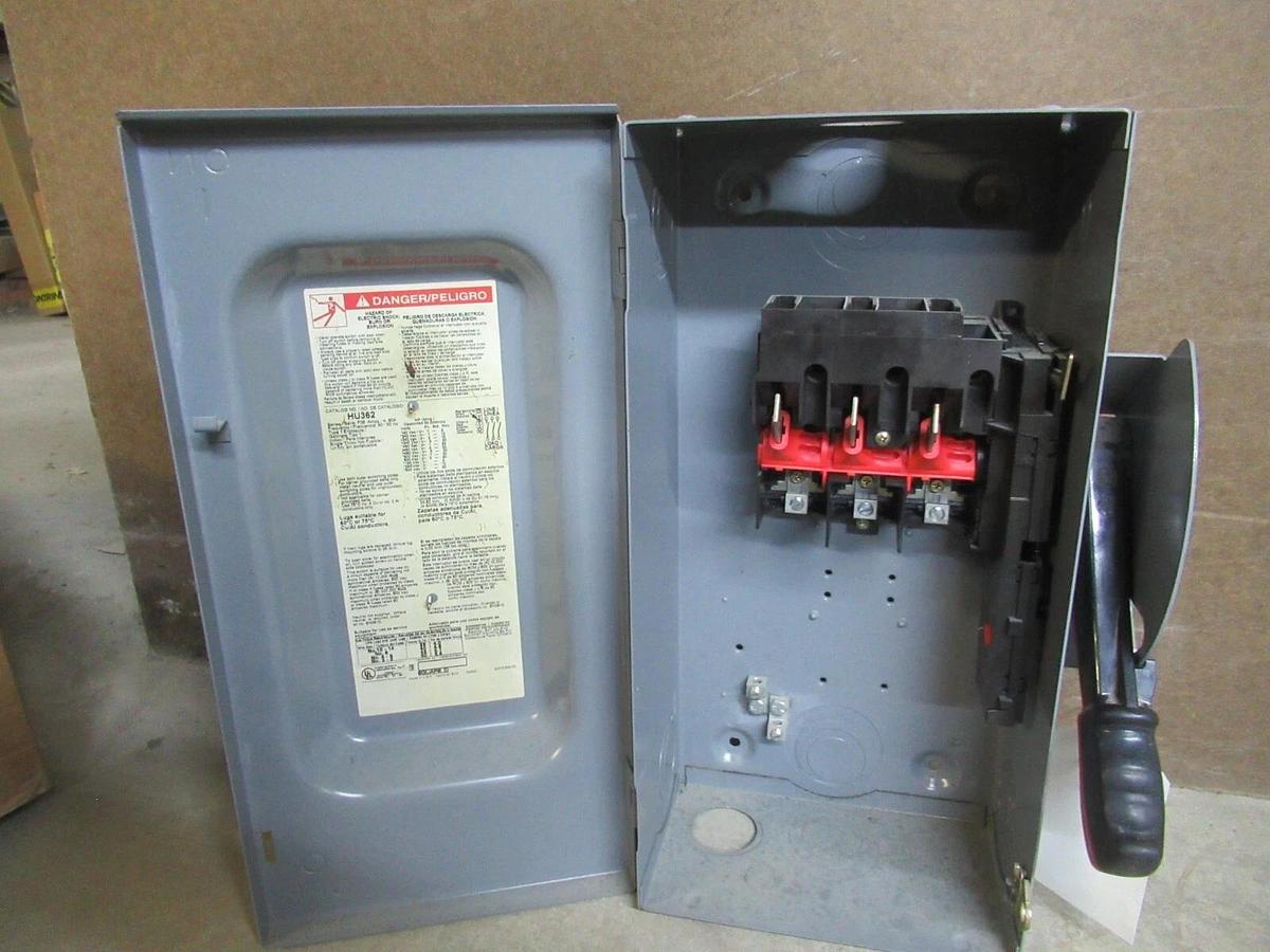 Used SQUARE D HEAVY DUTY SAFETY SWITCH HU362 TYPE 1 ENCL. 60 AMP 60 HP 600 VAC 3-POLE