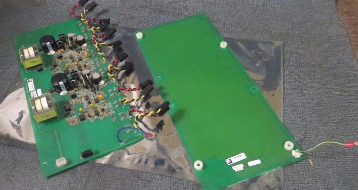 Used YORK CIRCUIT BOARD VFD GATE CONTROL WITH BASE BOARD MODEL: 031-01681-000 REV G
