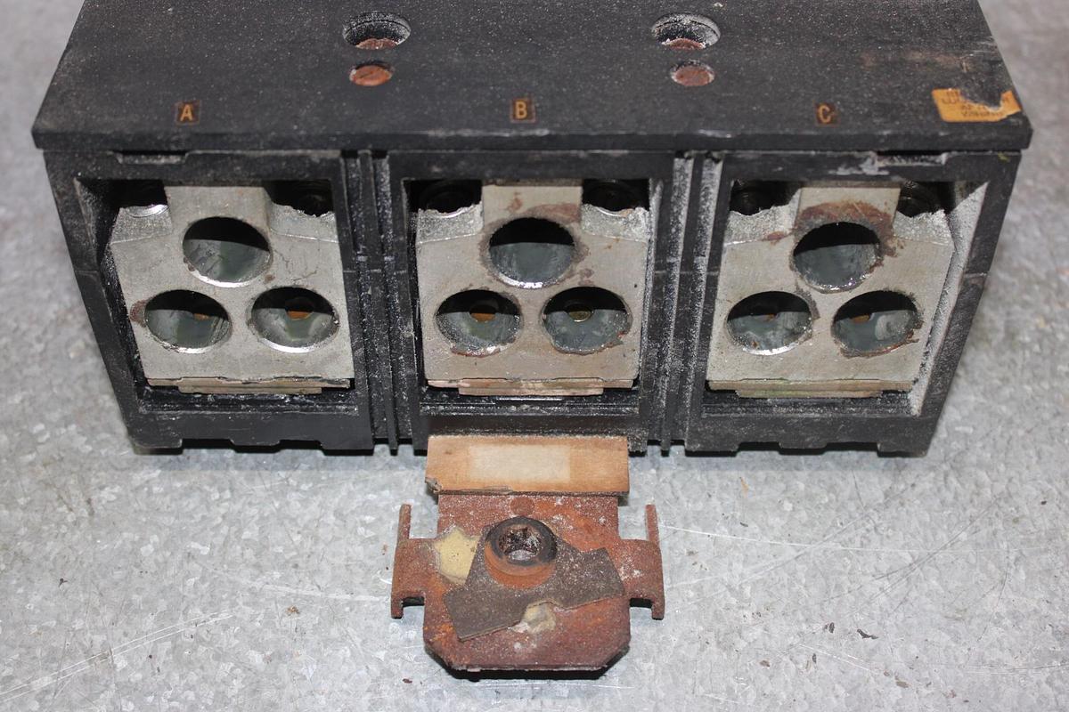 Used SQUARE D I-LINE CIRCUIT BREAKER NA361000 100 AMP 600 VAC 3-POLE