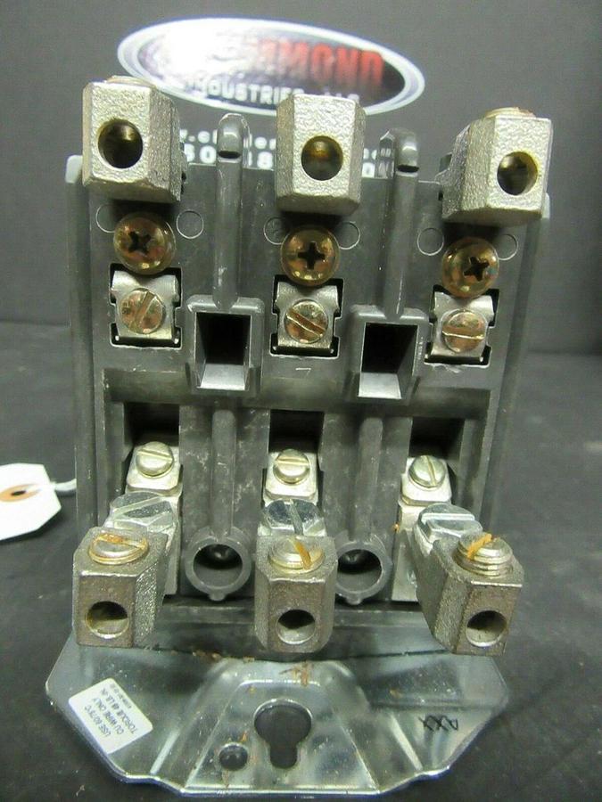 Used ALLEN BRADLEY NEMA CONTACTOR 500-CO*930 NEMA 2 45 AMP 600 VAC 25 HP COIL: 120V