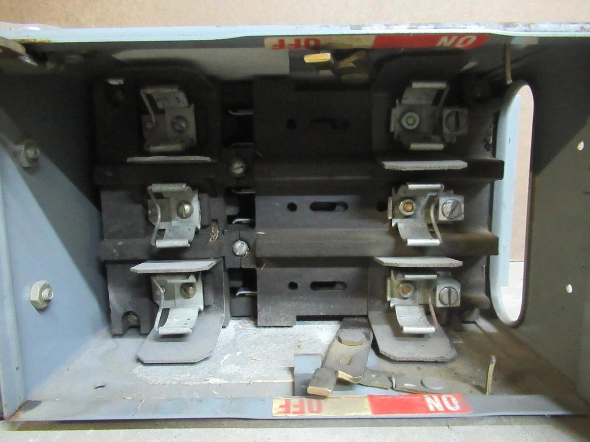 Used SQUARE D QMB SAFLEX TWIN UNIT QMB-3636-T 60/30 AMP 600 VAC 3-POLE 40/20 HP