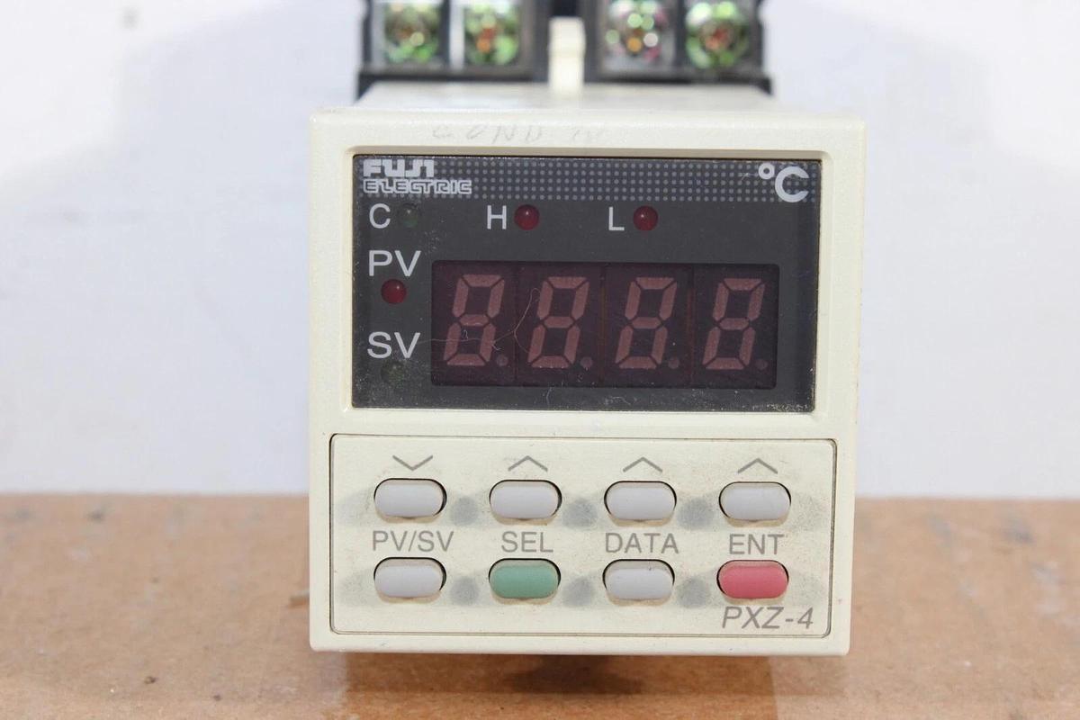 Used FUJI ELECTRIC TEMPERATURE CONTROLLER PXZ4TBY2-1B000 24 VAC 15 VA