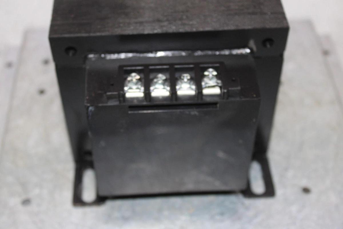 Used EATON TRANSFORMER C1000K2A 1 KVA 60 HZ B1K0-0448-3H INPUT: 240/480V OUTPUT: 120V