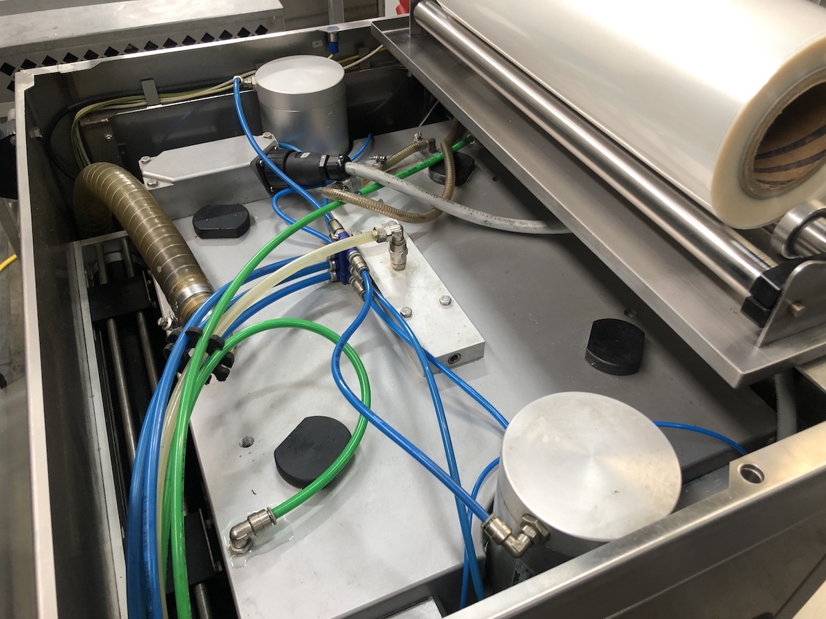 Used Multivac T250 MAP-traysealer. Semi or fully-automatic, excellent condition.