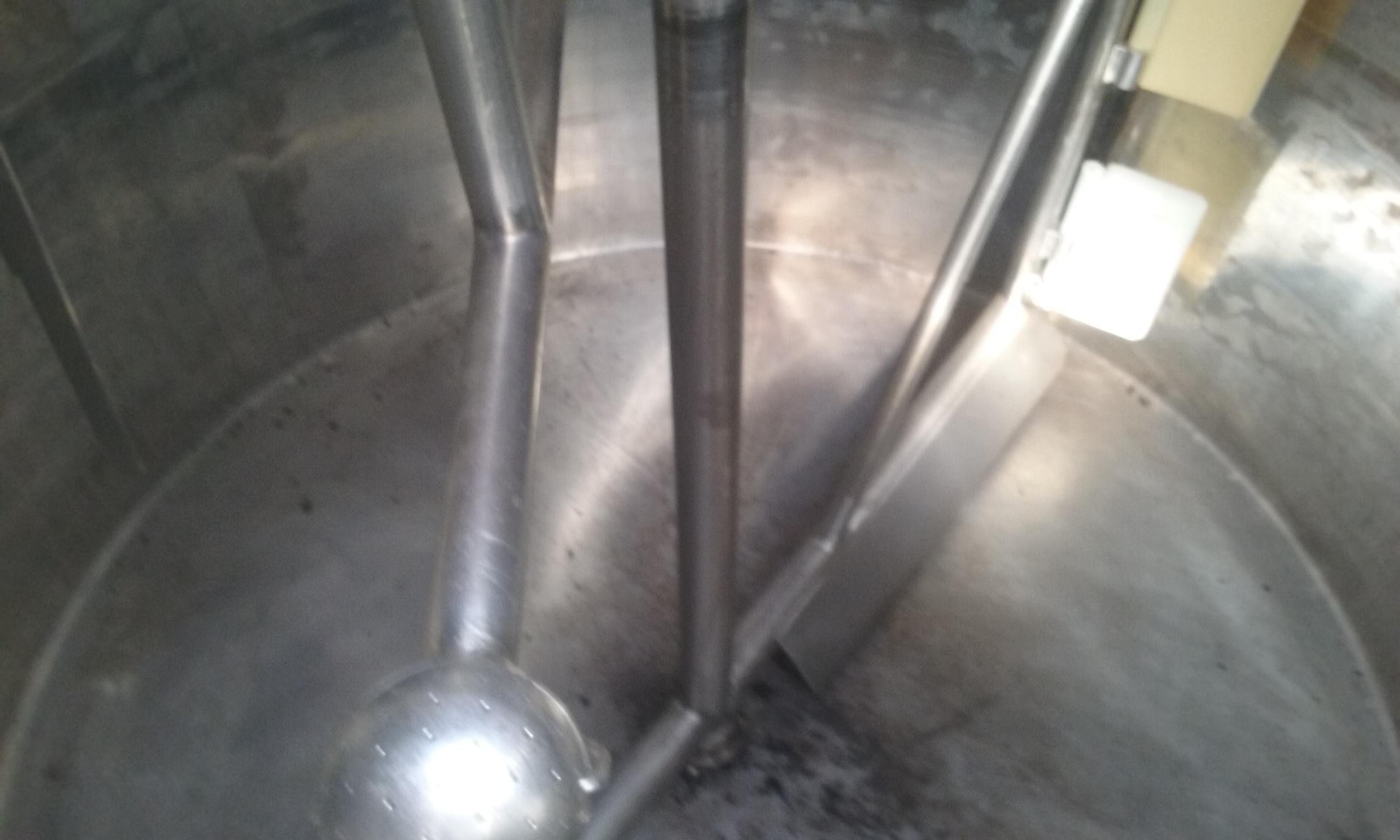 Usado 1000 GALLON MIX TANK