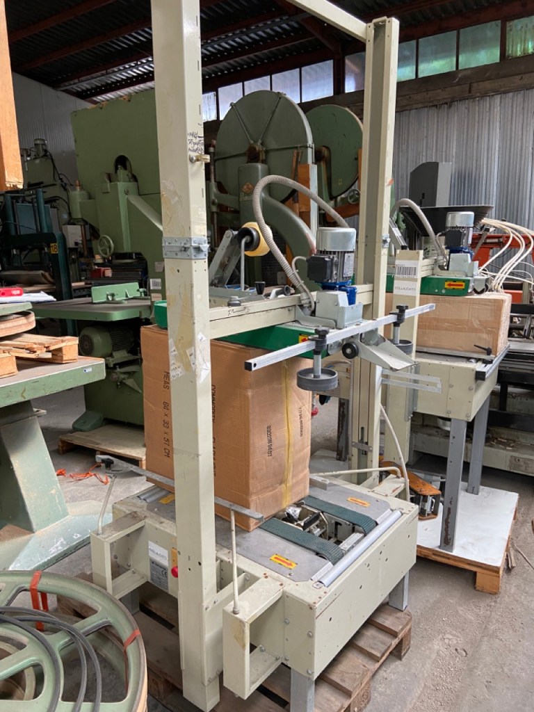 Usato 2001 Nastratrice con nastro adesivo fino a 80 mm marca Comarme