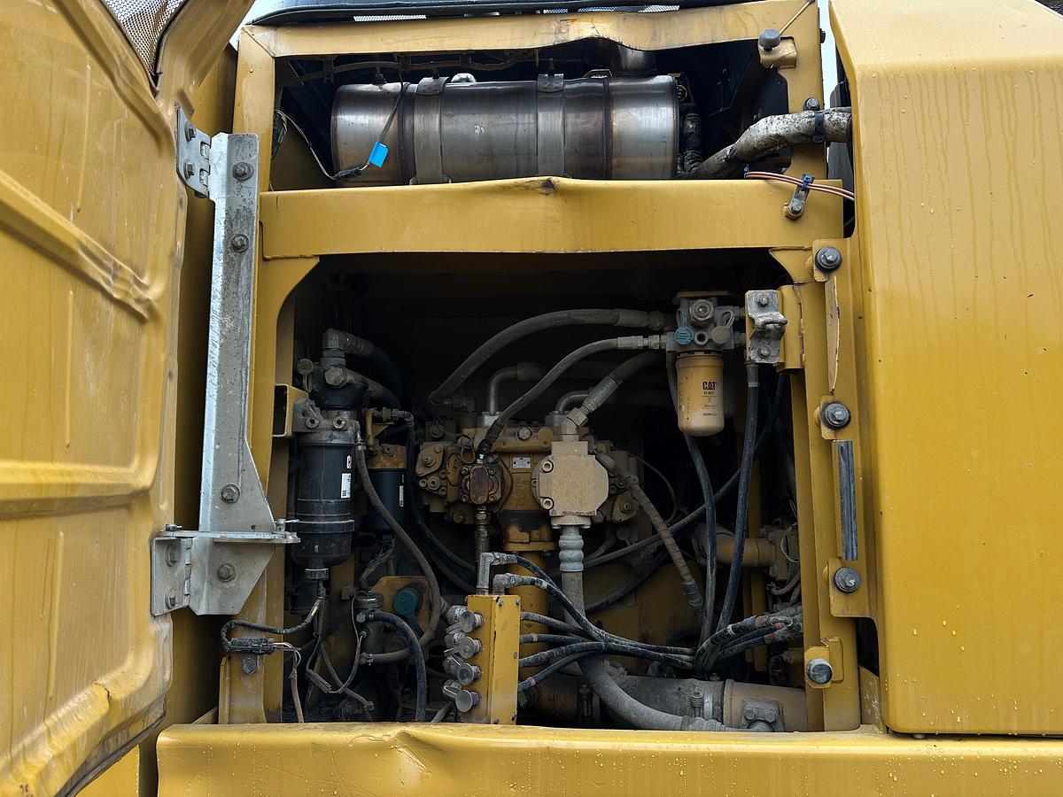 Used Catterpillar 320FL 2017