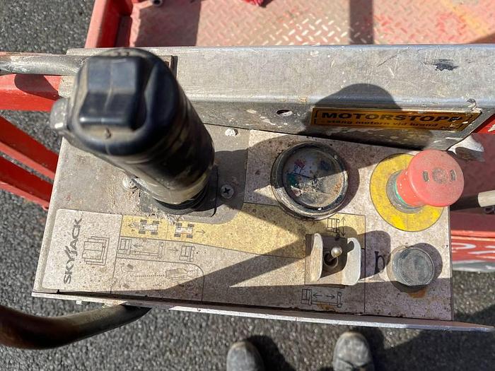 Used SkyJack SJ12 2013
