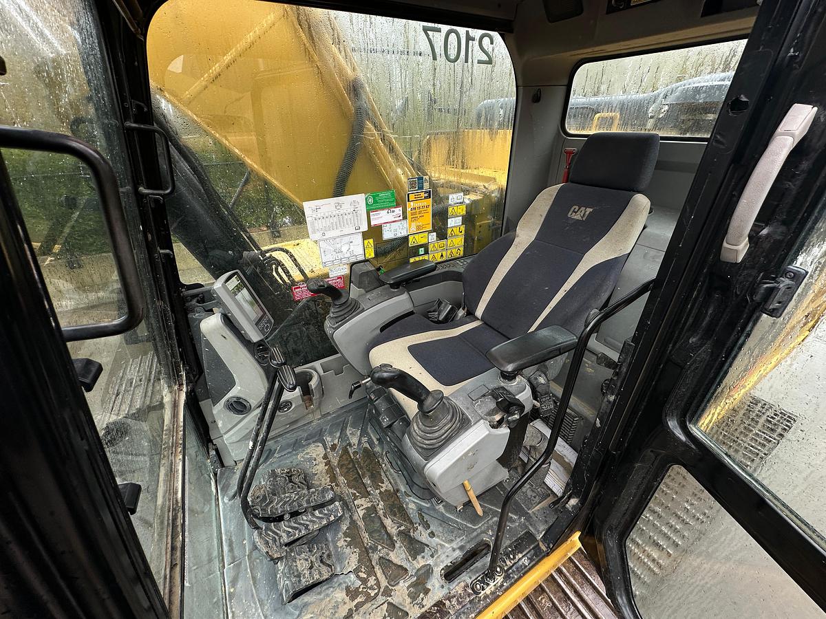 Used Catterpillar 320FL 2017