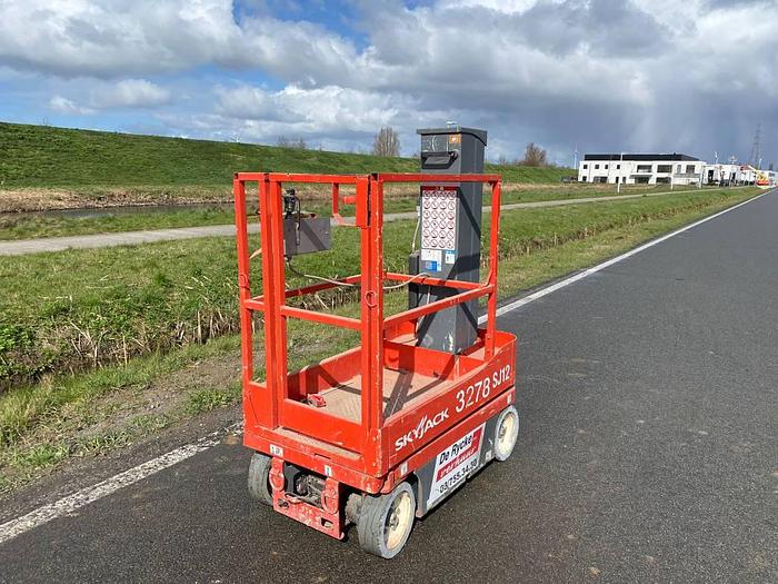 Used SkyJack SJ12 2013