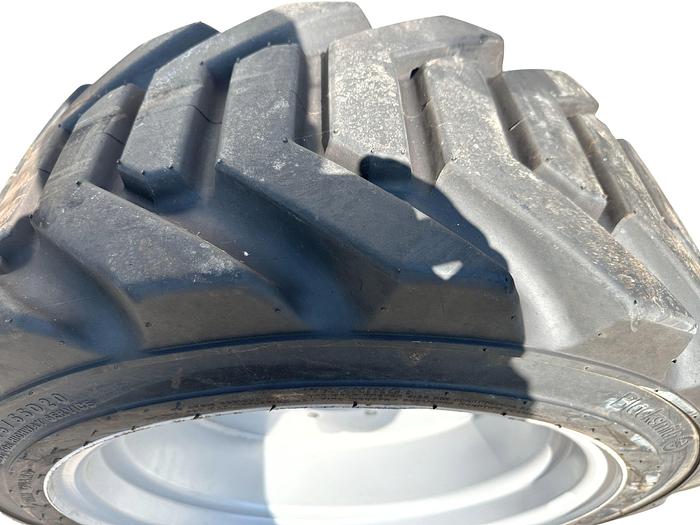 Used Outrigger IN 315/55D20