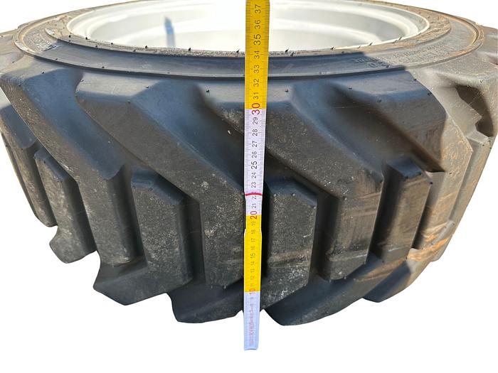 Used Outrigger IN 315/55D20