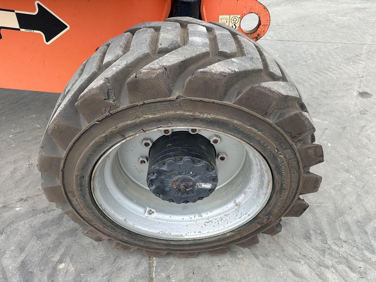 Used JLG 800AJ 2011