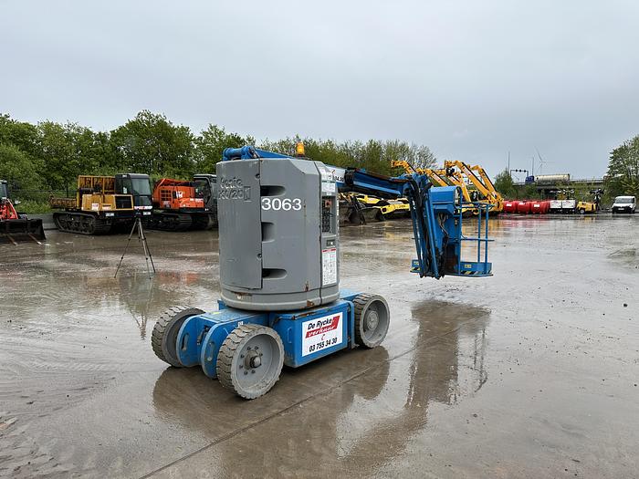 Used Genie Z3020N 2008