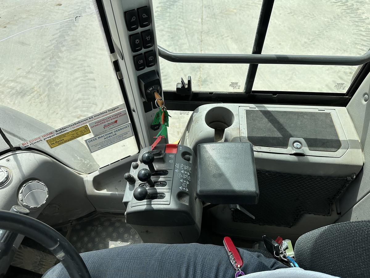 Used Volvo L90H 2018