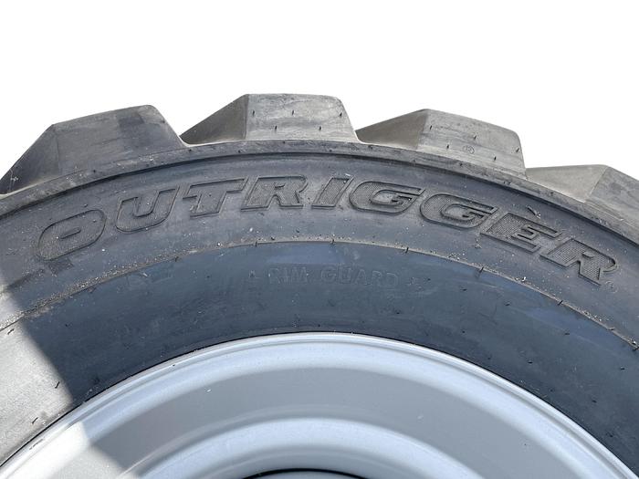 Used OUTRIGGER 33x15.50 -16.5 NHS