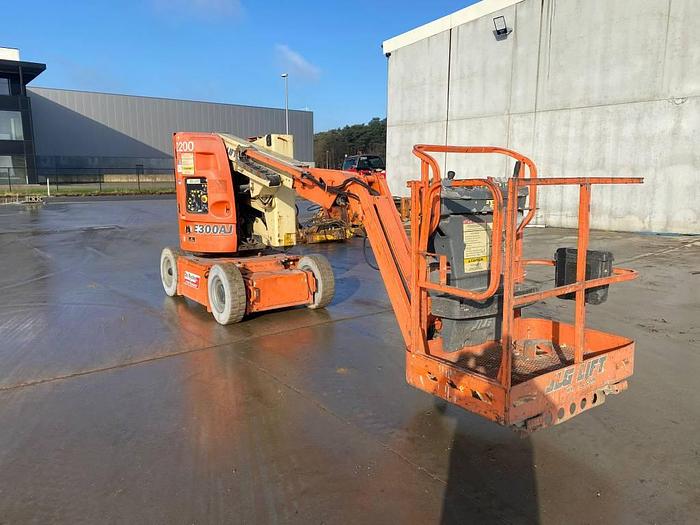 Used JLG E 300 AJ