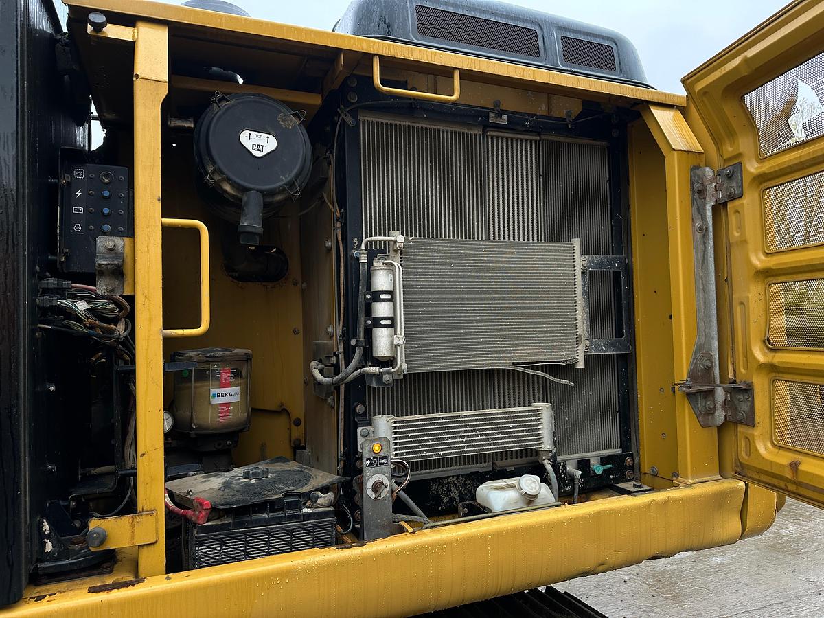 Used Catterpillar 320FL 2017