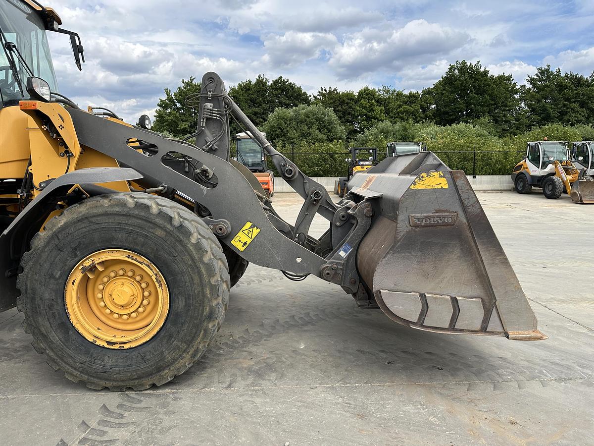 Used Volvo L90H 2018